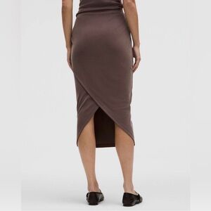 Lululemon Drapey Softstreme Column
Midi Skirt in color Espresso size XS